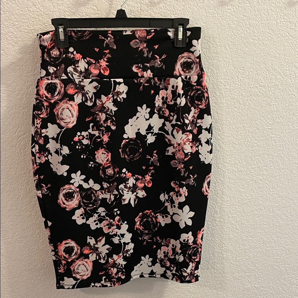 Ultra Flirt Black and Pink Floral Pencil Skirt